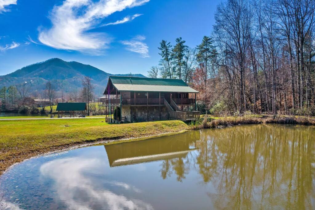 Spectacular Mtns Views With Private Hot Tub With Pool Table And Private Pond Villa Sevierville Dış mekan fotoğraf