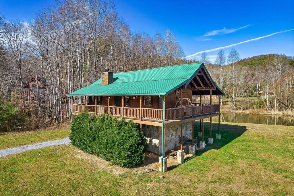 Spectacular Mtns Views With Private Hot Tub With Pool Table And Private Pond Villa Sevierville Dış mekan fotoğraf