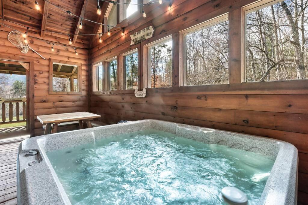 Spectacular Mtns Views With Private Hot Tub With Pool Table And Private Pond Villa Sevierville Dış mekan fotoğraf