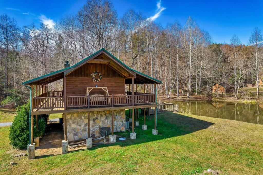 Spectacular Mtns Views With Private Hot Tub With Pool Table And Private Pond Villa Sevierville Dış mekan fotoğraf
