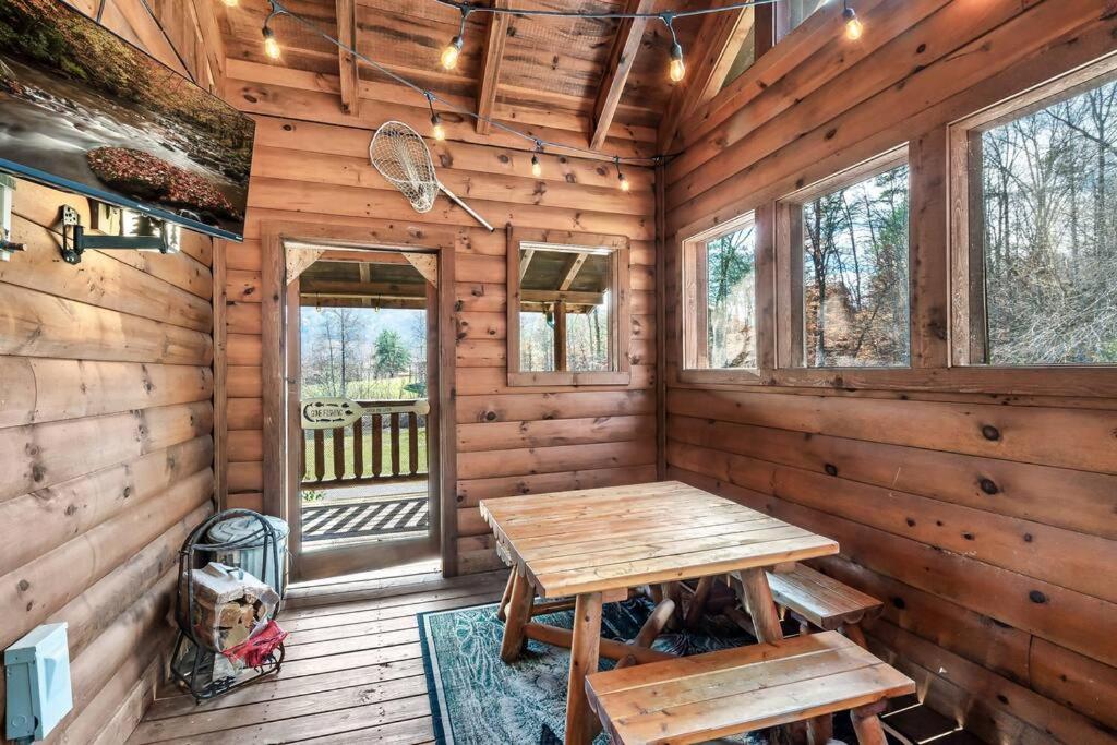 Spectacular Mtns Views With Private Hot Tub With Pool Table And Private Pond Villa Sevierville Dış mekan fotoğraf