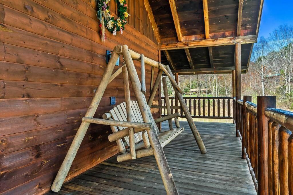 Spectacular Mtns Views With Private Hot Tub With Pool Table And Private Pond Villa Sevierville Dış mekan fotoğraf