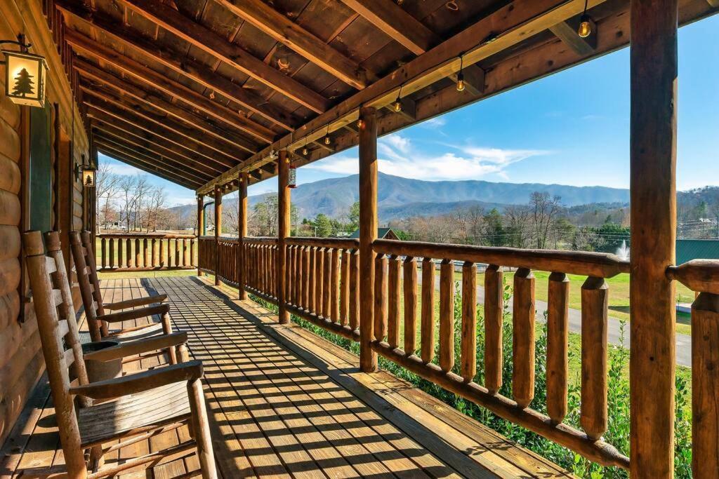 Spectacular Mtns Views With Private Hot Tub With Pool Table And Private Pond Villa Sevierville Dış mekan fotoğraf