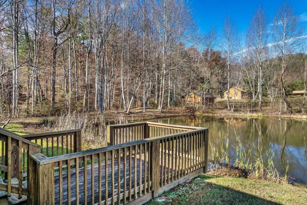 Spectacular Mtns Views With Private Hot Tub With Pool Table And Private Pond Villa Sevierville Dış mekan fotoğraf