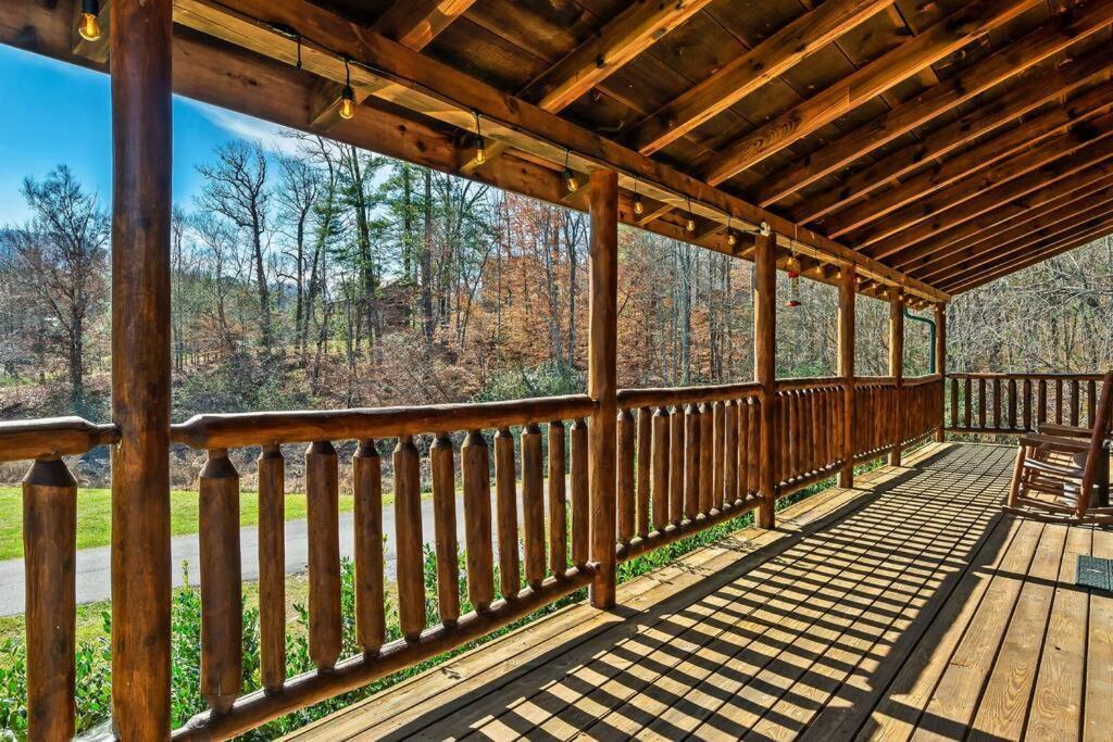 Spectacular Mtns Views With Private Hot Tub With Pool Table And Private Pond Villa Sevierville Dış mekan fotoğraf