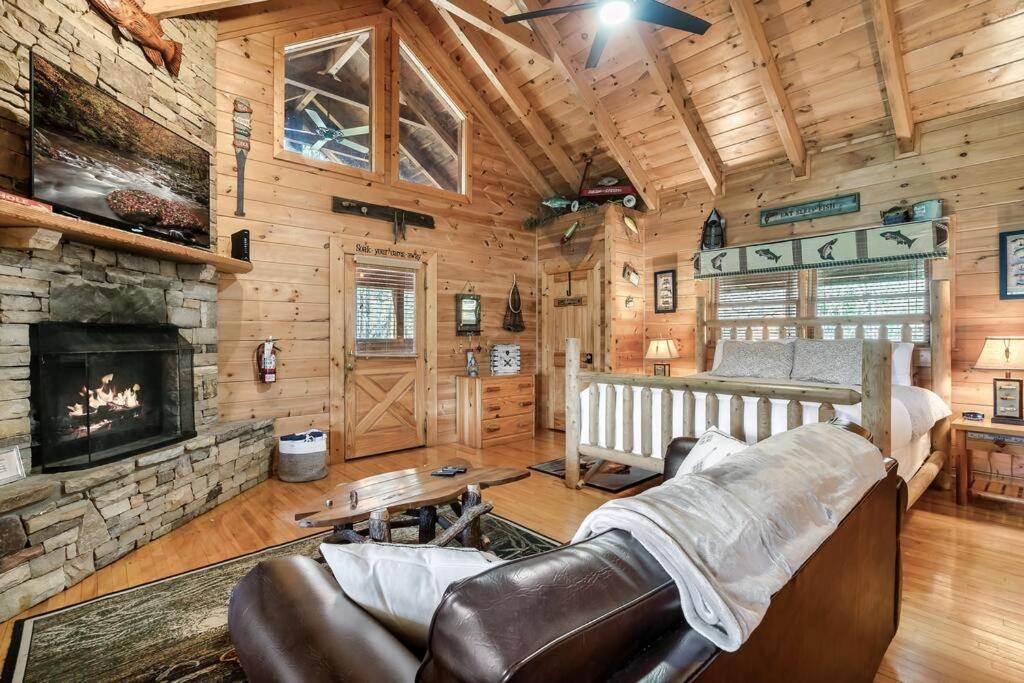 Spectacular Mtns Views With Private Hot Tub With Pool Table And Private Pond Villa Sevierville Dış mekan fotoğraf